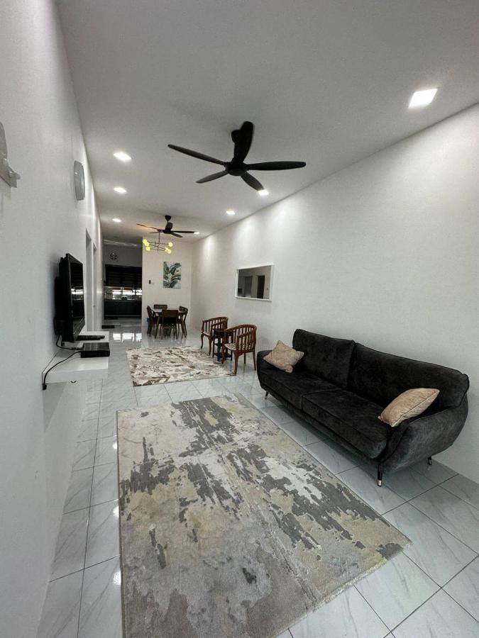 לומוט Homestay Ibu מראה חיצוני תמונה